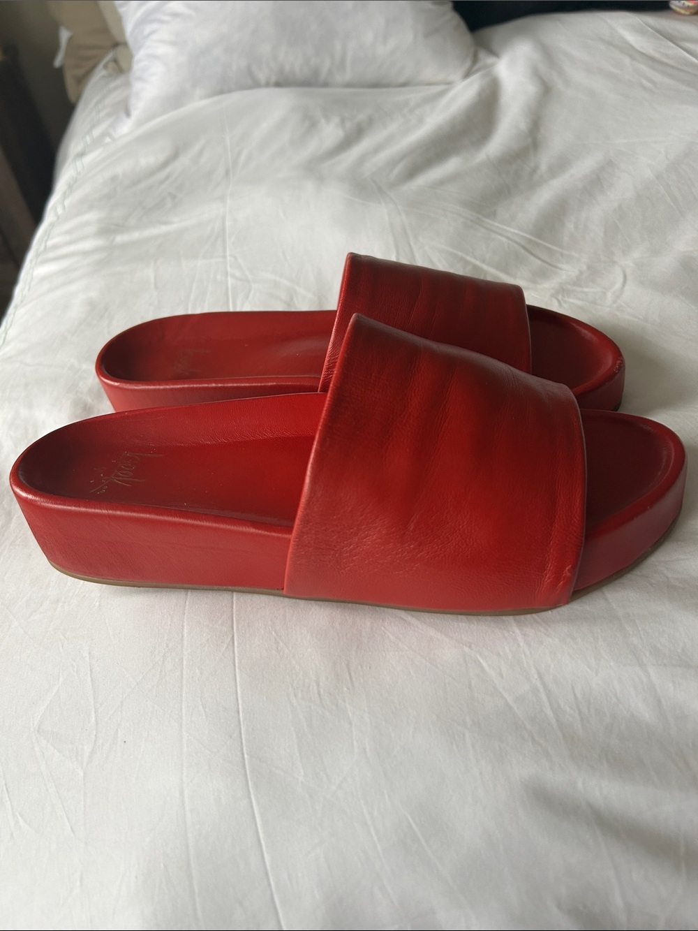 BeeK Pelican Red Leather Slide Sandals SZ 9 - Picture 5 of 9